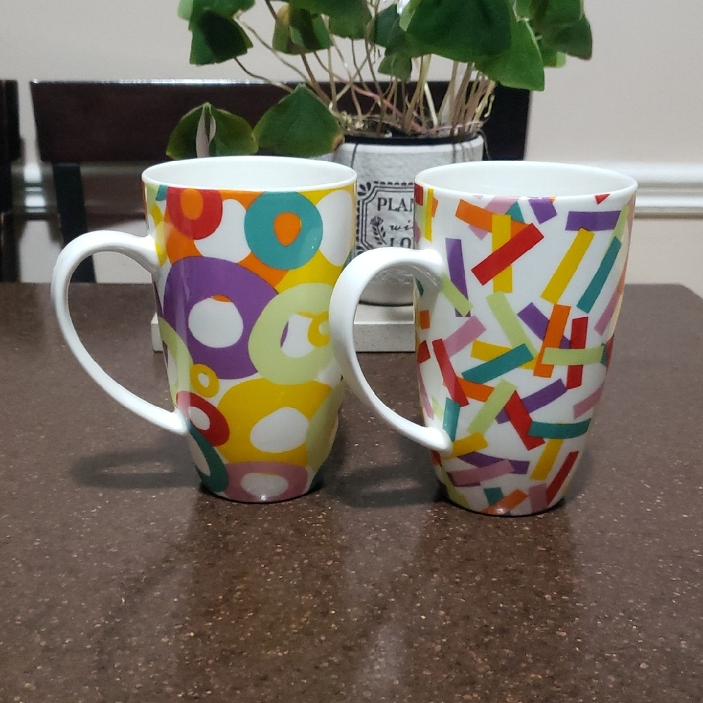 2 x Maxwell & Williams William Kilburn Parade Mugs